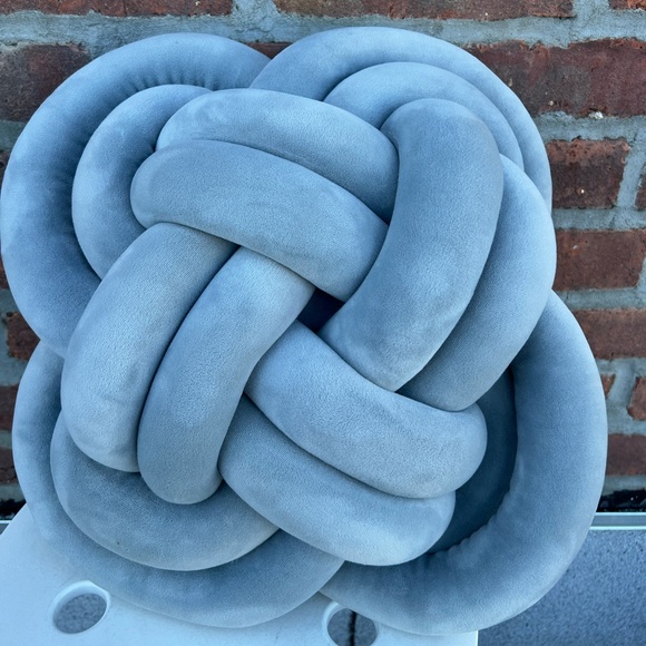 Textured knotted gray plush accent pilllow - Picture 3 of 3